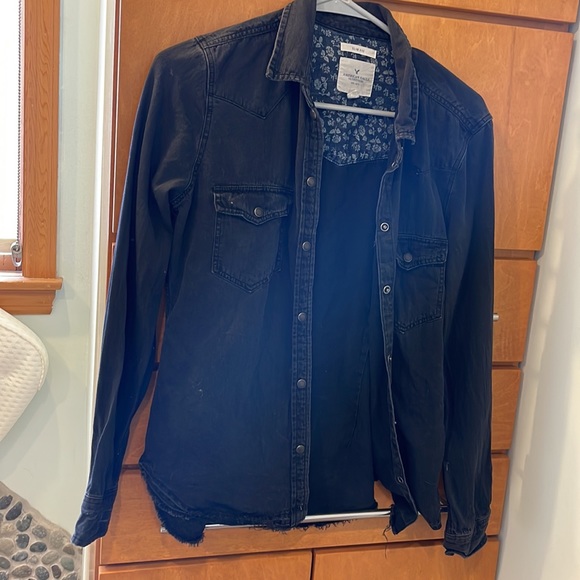 American Eagle butt up light Jean shirt/jacket - Picture 5 of 5